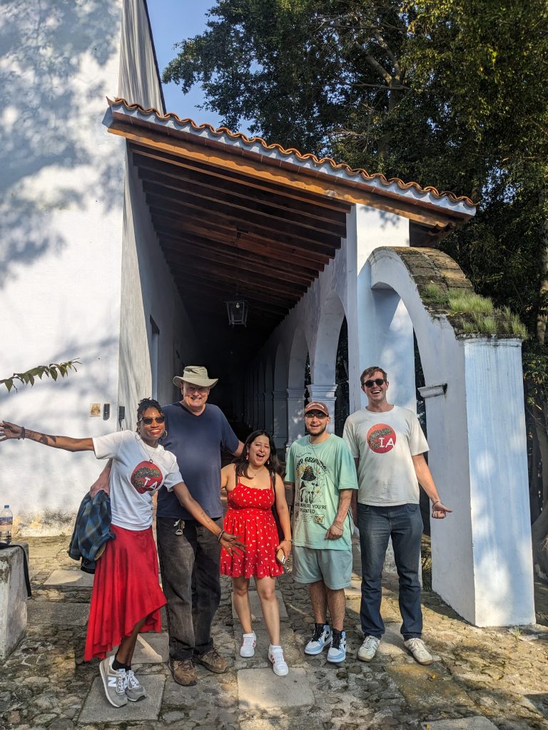 Spanish Immersion students posing in Jardin Borda Cuernavaca Mexico