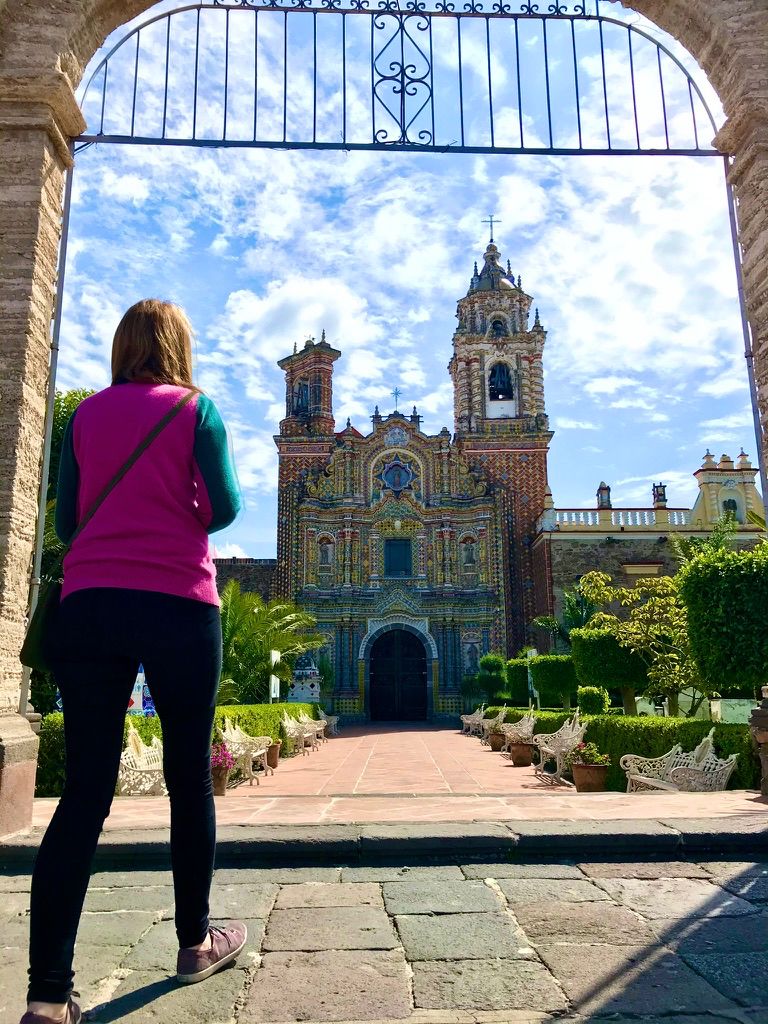 Iguana Abroad Spanish immersion participant looking at a church in Cholula, Mexico